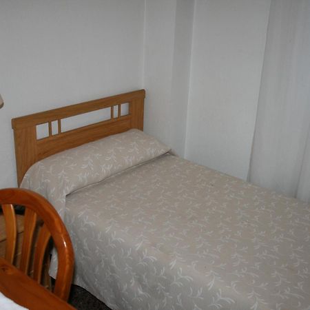 Hostal Puente De Piedra Saragossa Zimmer foto