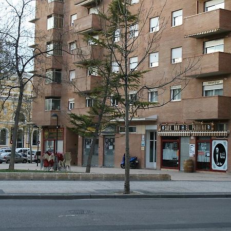 Hostal Puente De Piedra Saragossa Exterior foto