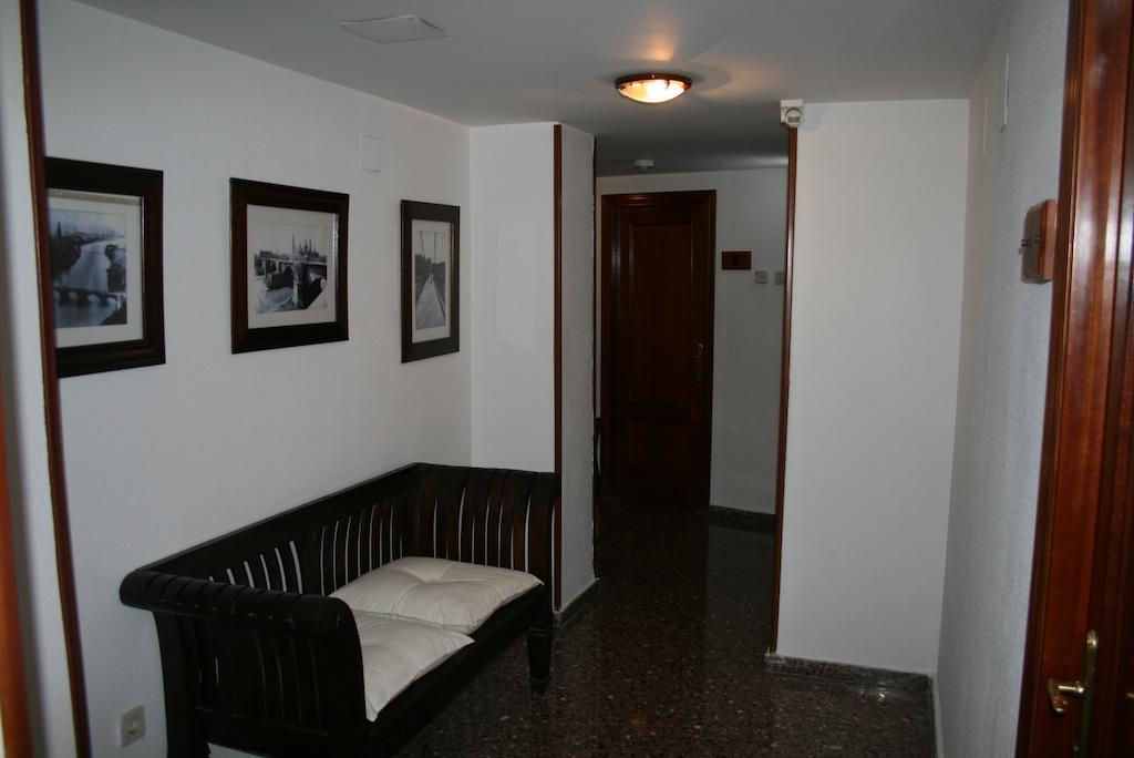 Hostal Puente De Piedra Saragossa Exterior foto