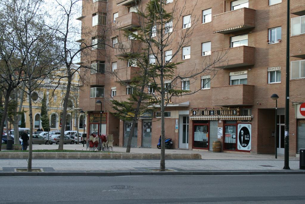 Hostal Puente De Piedra Saragossa Exterior foto