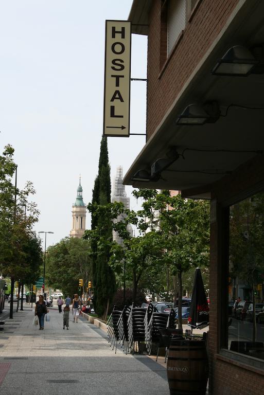 Hostal Puente De Piedra Saragossa Exterior foto