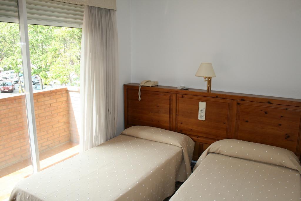 Hostal Puente De Piedra Saragossa Zimmer foto
