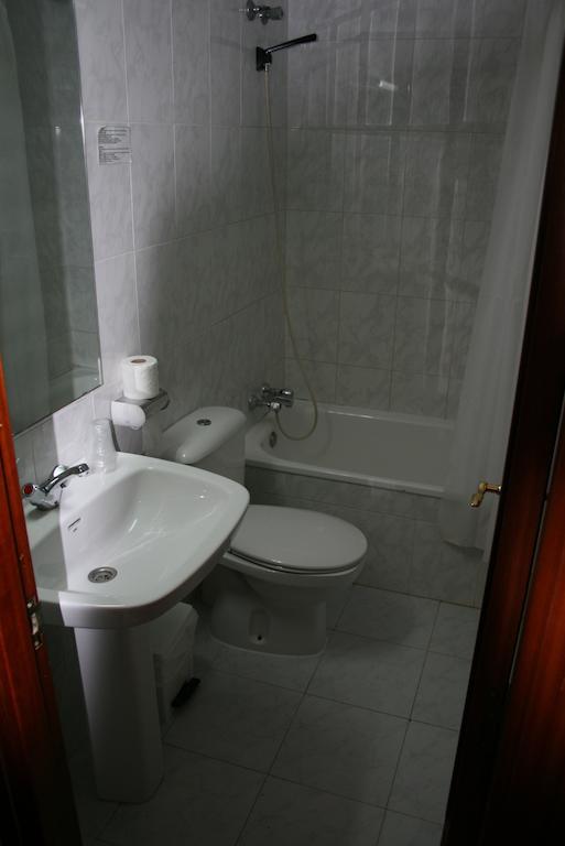 Hostal Puente De Piedra Saragossa Zimmer foto