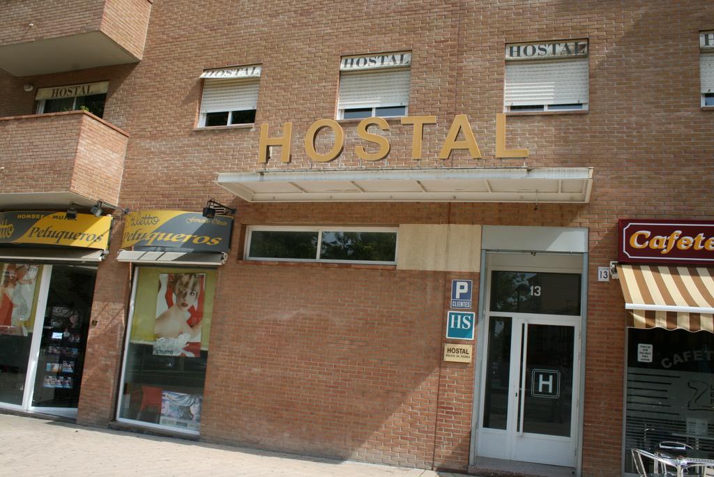 Hostal Puente De Piedra Saragossa Exterior foto