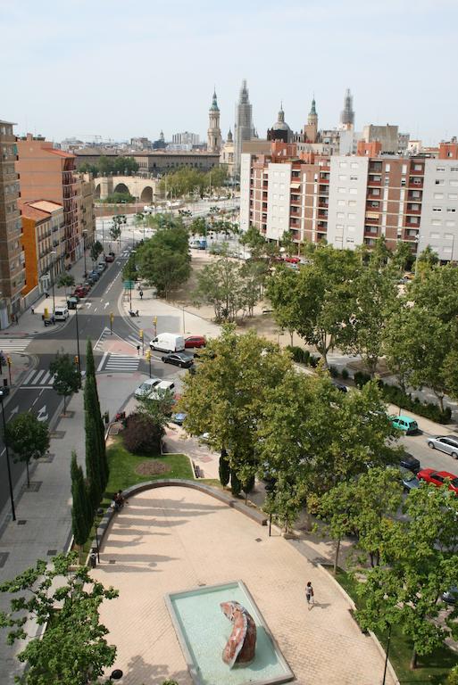 Hostal Puente De Piedra Saragossa Exterior foto